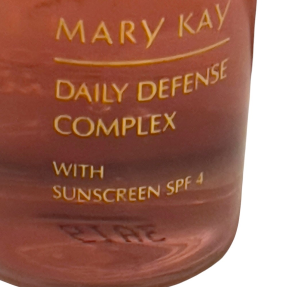 Mary Kay Daily Defense Complex Sunscreen SPF 4 Mini Bottle .25 Oz New Old Stock - Picture 2 of 3